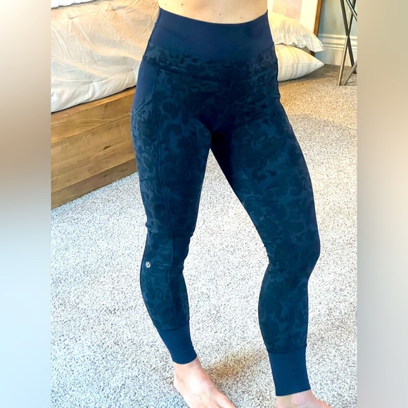 Lululemon Like New Navy and Black Paisley Print Leggings - Picture 1 of 7